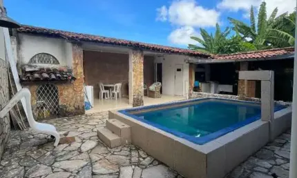 Casa com 4 dormitórios sendo 2 suítes + Piscina no Bairro da Santa Amélia - 250m²