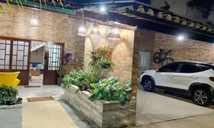 Casa com 3 quartos sendo 2 suítes,  localizada no Feito