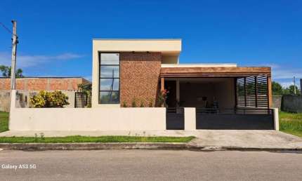 Casa em Condomínio Fechado com 3 dormitórios sendo 1 suíte em Marechal Deodoro - 140m²