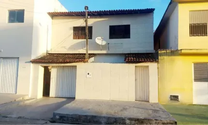 Casa Duplex com 6 dormitórios no Bairro do Canaã - 180m²