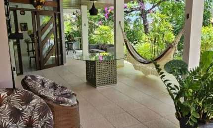 Casa Duplex de Alto Padrão em Condomínio Fechado com 4 dormitórios sendo 3 suítes + DCE e piscina no Bairro de Jardim Petrópolis - 381m²