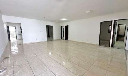 Casa com 3 quartos sendo suíte, localizada no bairro da Serraria