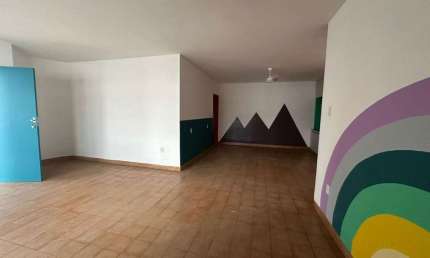 Casa comercial com 250m², localizada na Mangabeiras