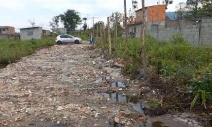 Terreno à venda na Avenida Marina, 0, Cavalo Marinho, Mongaguá