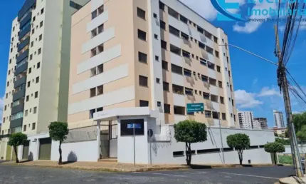Apto com 3 quartos (1 suíte), 2 vagas livres, a 500 metros da UFU - Santa Maria