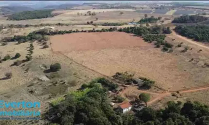 Oportunidade Única: Espaço Espetacular de 447.726 m² à Venda em Araguari