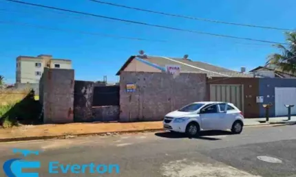 Terreno de 250 m², plano e todo murado, no new golden ville.