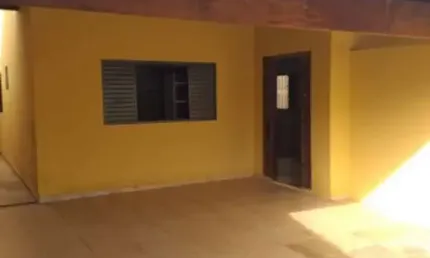 2 casas, com aproximadamente 130 m² e 100 m², em terreno de 250 m², no Jardim Patrícia.