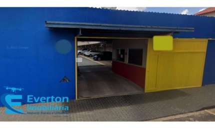 Imóvel comercial com 419 m2 de construção em terreno de 560m2