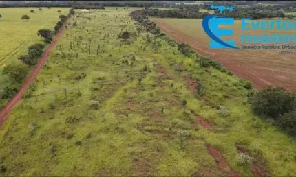Sitio com 9.37 hectares muito próximo a uberlândia mg ao lado de uma rodovia !