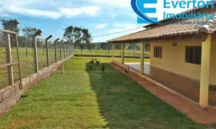 Apresentamos uma oportunidade única de investimento em uma linda chácara com 20.000 m², localizada a apenas 16 km de Uberlândia !