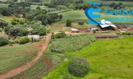 Sitio próximo a Uberlândia com estrutura completa . Distante apenas a 9KM de Uberlândia com uma área de 11,5 hectares ou seja 2,37 alqueires !