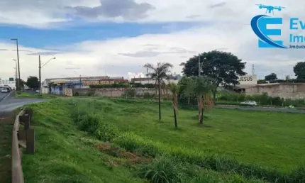 Área de 2424 m², de grande visibilidade, próximo da BR-050 e Avenida Rondom Pacheco. Condições de pagamento facilitada.