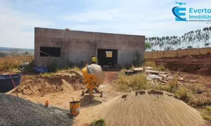 A casa de campo que sonhou, está aqui! Chácara em condomínio no Miranda 4;