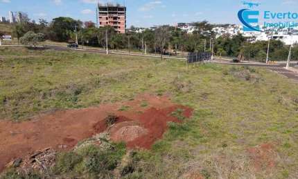 Área com 3.690,08 m² total, próximo ao Polo Tecnológico, no Setor Sul;