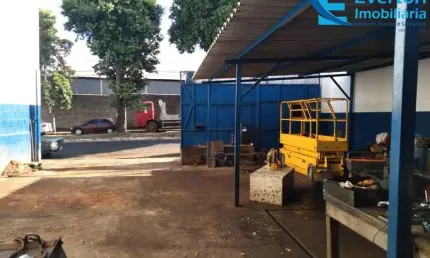 Excelente Galpão com 190m² de área construída e terreno de 260m² no Bairro Tibery;