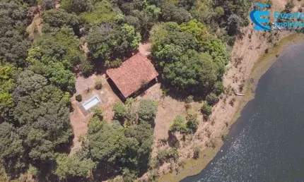 Lindo Rancho nas margens do Rio Paranaíba - com 8.694m² em uma área muito bem cuidada e arborizada;