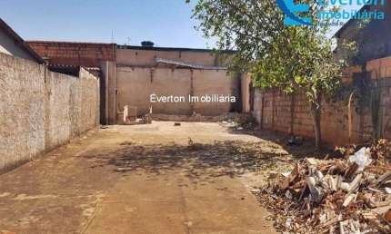 Lote Murado 250m² no Bairro São Jorge/ Parque das Seringueiras, em Uberlândia-MG;