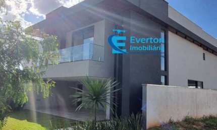 Casa em 2 pavimentos, alto padrão, 285m², em terreno de 371m², no Tamboré Uberlândia.