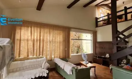 Casa de 324 m², com 4 suítes, 4 vagas, localizada na parte nobre do bairro Lídice.