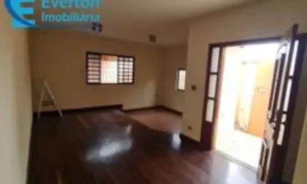 Casa com 3 quartos piso taboa corrida, suite, garagem, cômodo de comercio na esquina