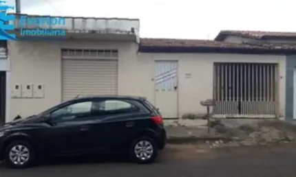 2 casa e 1 cômodo de comercio, 4 vagas de garagem, bairro São Jorge, terreno 10 x 25