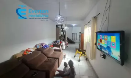 Casa e sobrado com 233 m², 5 quartos, sendo um suíte, em terreno de 250 m² e vaga para 2 carros.