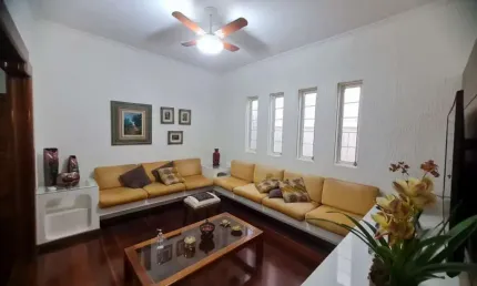 Casa c/ 250m², terreno 360m², 3 quartos 1 suite, 3 salas, 3 banheiros, 2 vagas garagem, salão de festa, piscina com aquecimento solar