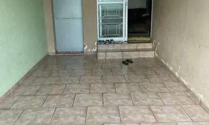 Casa em excelente localização, com 3/4 (um suíte ), banheiro social com acesso a PCD.