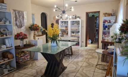 Casa de 3/4, com 3 vagas de garagem, em excelente localização na região nobre da Cidade Jardim.