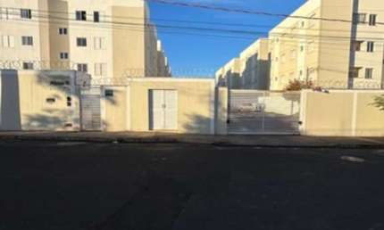 Apartamento 45 m²,  02 quartos, cozinha funcional com área de lavanderia, sala integrada, 01 vaga de garagem, parquinho, cond. água e gás.