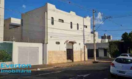 Comodo comercial de 300 m² ao lado de um terreno de 600 m² e mais um apto de 330 m².