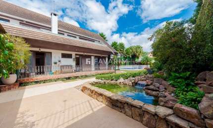 Casa com 5 quartos à venda na Rua Arcésio Guimarães, Jardim Social, Curitiba, 444 m2 por R$ 3.200.000