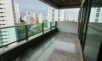 Melhor e  maior  área de lazer de Casa Forte. Nascente, bem ventilado, 4 suítes.