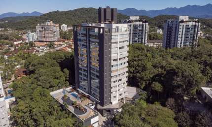 Amplo apartamento no Atiradores com 4 suítes e 4 vagas de garagem