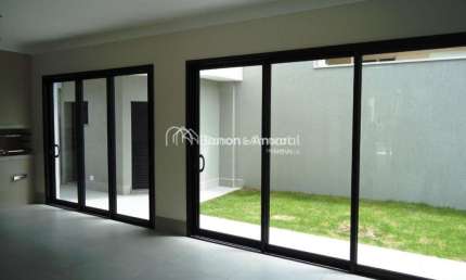 Casa em condomínio em Paulínia, sobrado, 3 suites, armários,lavabo, 4 vagas, fino acabamento.