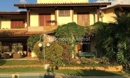 Casa de Condomínio com 6 Quartos e 9 banheiros à Venda, com 1000m2 de terreno e 717m2 de área construída por R$ 3.600.000