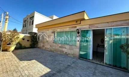 Casa com 3 Quartos e 3 banheiros à Venda, 151 m² por R$ 850.000