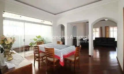Casa com 4 Quartos e 3 banheiros à Venda, 350 m² por R$ 1.120.000