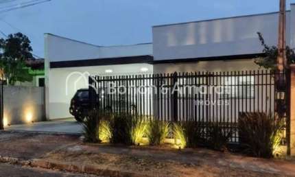 Casa térrea com 220m² de área de construção: aqui você encontra conforto, modernidade e uma localização privilegiada no Jardim Santa Genebra, em Campinas.