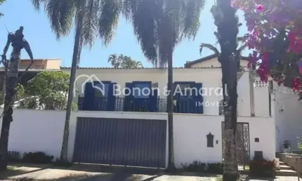 Casa com 3 Quartos e 4 banheiros à Venda, 266 m² por R$ 1.200.000