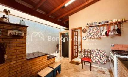 Casa à venda com 255 m² e 3 Quartos no Vivenda das Quaresmeiras em Valinhos/SP