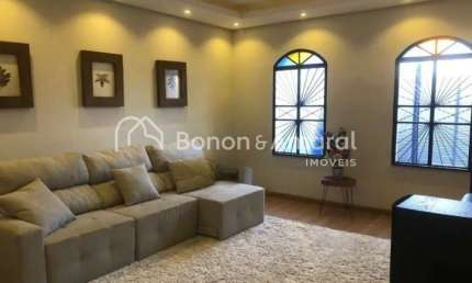 Casa à Venda com 3 Quartos e 1 Suíte no Parque Taquaral