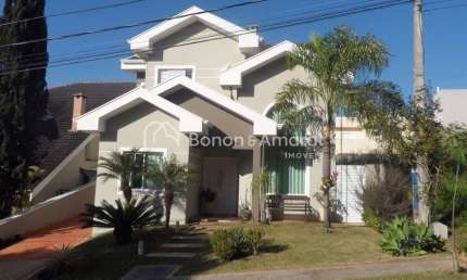 Casa em condomínio em Valinhos, 3 suítes com closet, 1 master