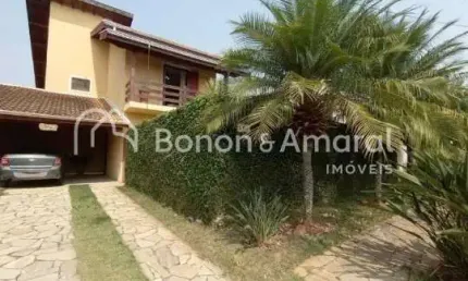 &amp;#34;Conforto e Tradição em Residência de 4 Dormitórios com Piscina e Vista Privilegiada&amp;#34;