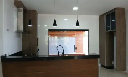 Linda casa térrea com 3 suites em condomínio de Sumaré