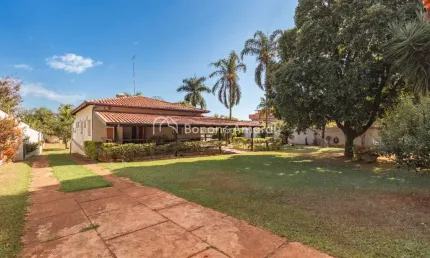 Casa à venda com terreno de 3.646 metros, no bairro Nova Veneza, Paulínia/SP.