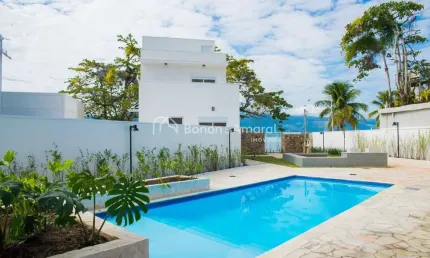 Casa pé na areia em condomínio - São Sebastião S.P.