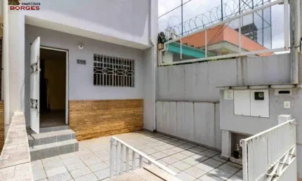 AMPLO E BEM ILUMINADO COM 2 DORM, 1 VAGA, EDÍCULA E QUINTAL.