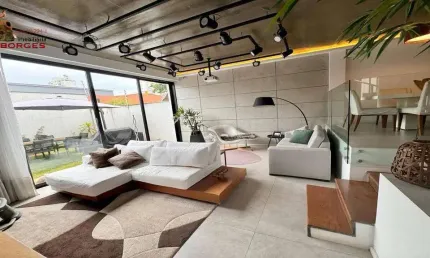 Maravilhoso sobrado-decorado-rico em armarios-quintal-unico!!!